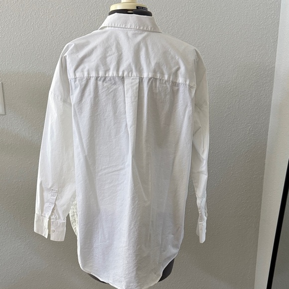Banana Republic Petite classic-fit poplin shirt - Picture 4 of 8